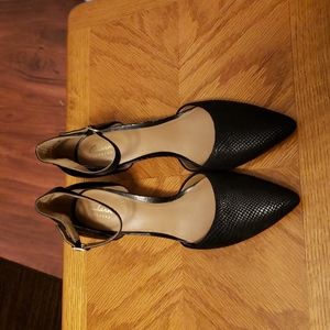 Clarks size 8 black pumps
